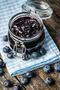 sweet-blueberry-jam-and-blueberries-8H7TZRU